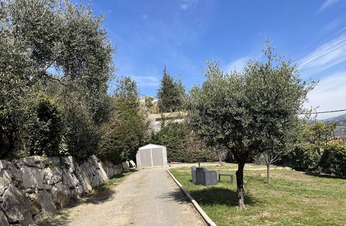 Montaleigne Villa | Beautiful ground floor villa with garden