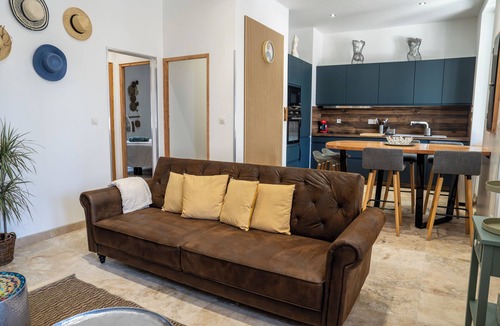 Saint-Chamas House | Beautiful house, pool, and studio - Sleeps 7