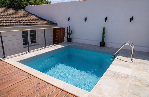 Saint-Chamas House | Beautiful house, pool, and studio - Sleeps 7