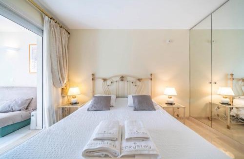Cannes City Centre Apartment | Beautiful one bedroom two minute walk to Carlton Hotel