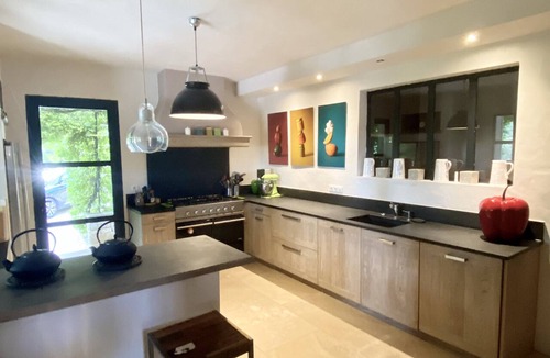 Roussillon House | Beautiful Provencal property in the Luberon in the massive Ochre