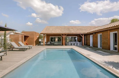 Vensac Villa | Beautiful villa 800m from the ocean - 5 bdrms 12 pers - heated salt pool and pétanque court