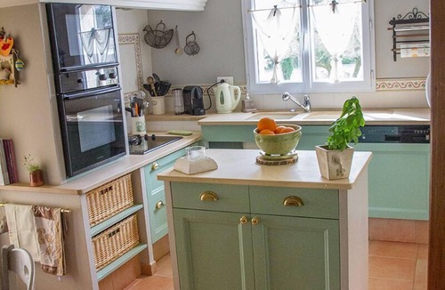 Aix-en-Provence Villa | Beautiful villa, swimming pool and pool house 10 minutes from downtown Aix en Provence