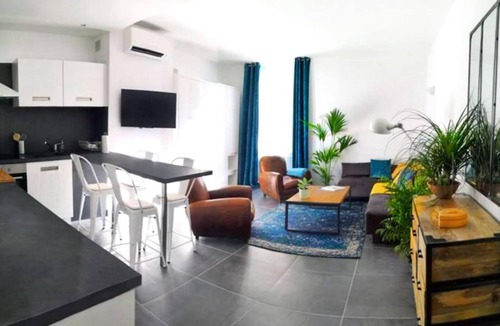 Old Town Apartment | Beautifully Bright Apartment in Old Town Saint-Tropez