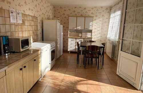 Verrieres Bed & Breakfast | Bed and Breakfast 'Chambre Mansardée' with Shared Terrace, Shared Garden and Wi-Fi