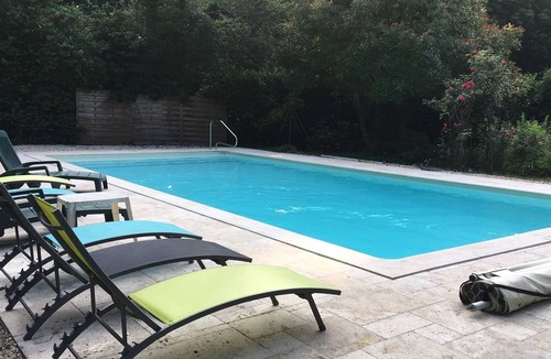Saint-Fargeau House | bed and breakfast with swimming pool, "the suite"