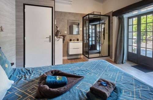 Blanzaguet-Saint-Cybard Bed & Breakfast | Bed and Breakfast 'Les Deux- Sèvres Chambre Naturiste' with Shared Pool, Wi-Fi and Air Conditioning