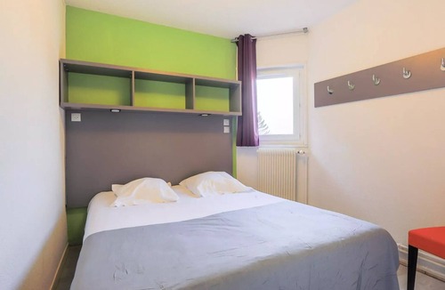 Besse-et-Saint-Anastaise Hotel | Belambra Clubs Superbesse - Le Chambourguet - Half-board - Classic Accommodation 1 Bedroom Sleeping area 2 Adults Balcony