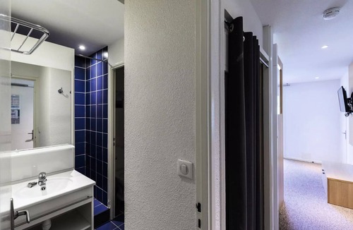 Eaux-Bonnes Hotel | Belambra Clubs Gourette - Lou Sarri - Half board - Classic accommodation 2 Adults and 1 Child with balcony