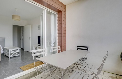 Biscarrosse Plage Apartment | Biscarrosse Beach: Modern 2-BR Apt, Near Center, Walk to Ocean, Parking, Terrace