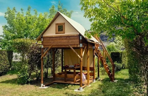 Le Change House | BIVOUAC TENT on wood and canvas stilts, without sanitary facilities for 2 people 2 people