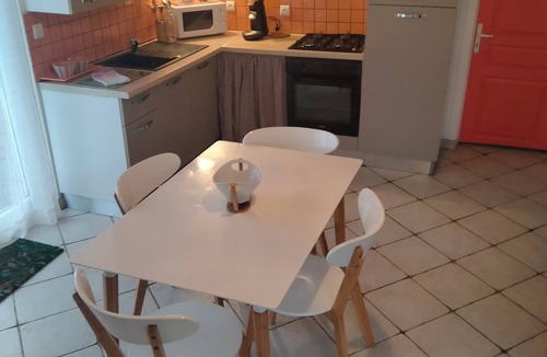 Eyrans Cottage | Blayais self-catering cottage with swimming poolPets accepted
