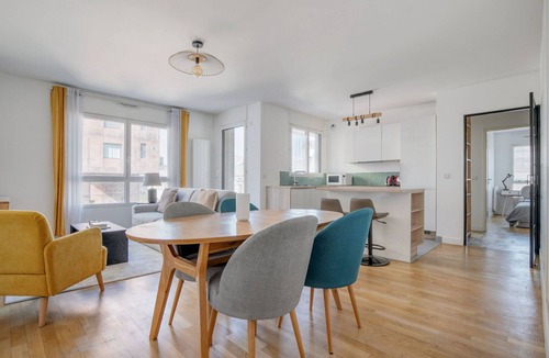 Gare Apartment | Blueground | Gibauderie, balcony, nr station