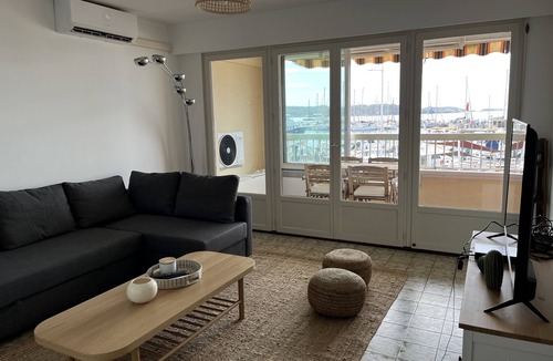 Le Brusc Apartment | Breathtaking view of the port of Brusc and the island of Embiez