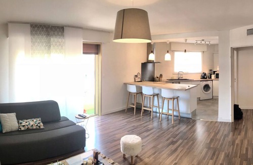Carnot Apartment | Bright apartment near center and beaches