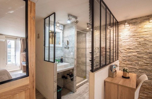 Les Grands Carmes Apartment | Bright room with AC Close to Old Port & Panier