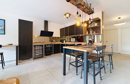 Brison-Saint-Innocent Apartment | Brison-Saint-Innocent - L'Instant paisible
