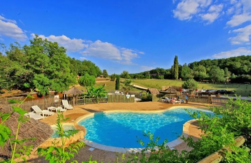 Saint-Amand-de-Coly Cabin | Cabane 3 étoiles - Piscine - ccbfgii