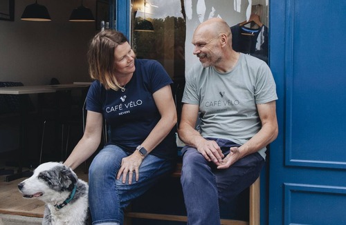 Nevers Apartment | Cafe Velo Nevers - Cosy courtyard room