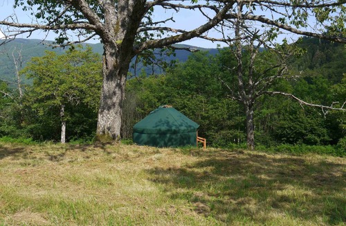 Laprugne Cabin | Calm and cocooning, the Yourte Coquelicot in Auvergne