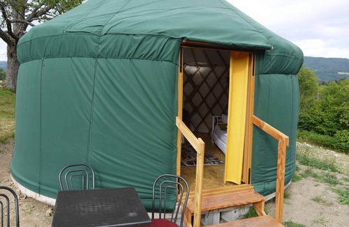 Laprugne Cabin | Calm and cocooning, the Marguerite yurt