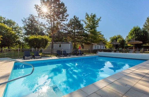 Saint-Pere-sur-Loire House | Camping 3 étoiles - Piscine - ccbeeia