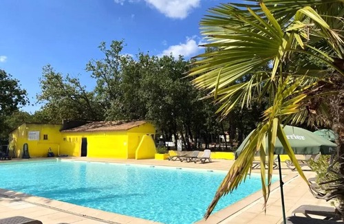 Saint-Saturnin-les-Apt House | Camping maeva Escapades Le Domaine des Chênes Blancs * - Cozy Mobile Home 4 Rooms 6 People Air Conditioned