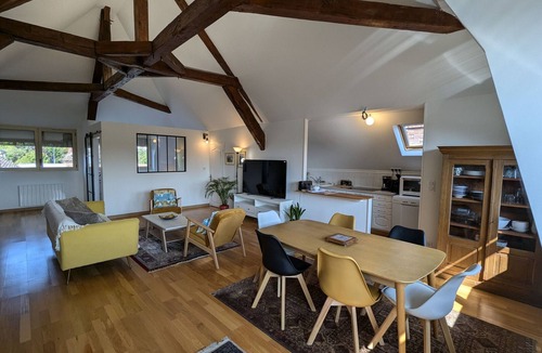 Montargis Apartment | Canal Cottage in Montargis: Charm, Gardens & Culture
