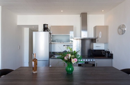 Le Suquet Apartment | CANNES CENTER, IDEAL CONGRESS, HOLIDAYS, MODERN APARTMENT FACING THE OLD PORT