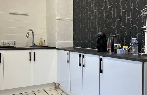 Nevers Apartment | Casa Azul Apartment – Nevers Near Train Station & City Center