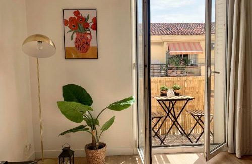 La Castellane Apartment | Central and blight flat with balconies