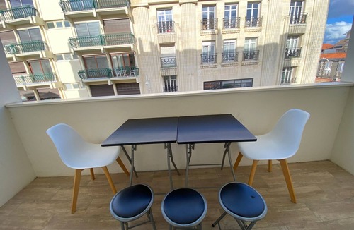 Arcachon Apartment | Central Arcachon Apartment with Sea Views, Parking & Balcony, Steps from Beach & Shops