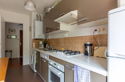 Arcachon Apartment | Central Arcachon: Cozy T2, Nearby Beach, Private Parking, WiFi