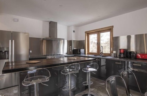 Praranger Ski Chalet | Chalet, wifi, Ground floor, sauna, hammam, terrace, balcony, fireplace or stove, parking, tv