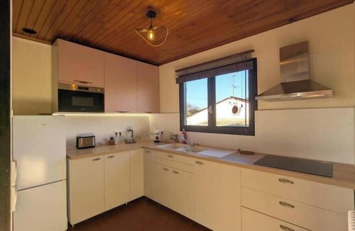 Prignac-et-Marcamps Ski Chalet | Chalet au Bord des Vignes - Warm stay with Large Balcony and Nature