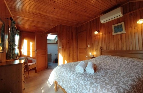 Lachapelle-Auzac Ski Chalet | Chalet cosy au vert pour 6 avec piscine et Wi-Fi, proche Souillac - FR-1-828-3