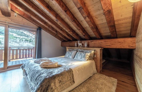 Meribel Ski Chalet | CHALET DE LUXE in MERIBEL, 18 pers - swimming pool - services included