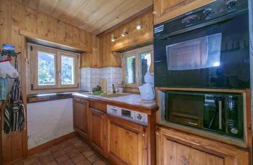 Montroc Apartment | Chalet Du Croz RJ Historic Farmhouse Charm, Sleeps 8, Le Tour (Argentière), France