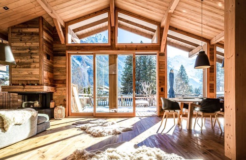 Les Praz-de-Chamonix Ski Chalet | Chalet du Bois-Superb 4 bedroom chalet completely renovated and ideally located