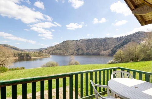 Saint-Jacques-d'Ambur Ski Chalet | Chalet en pleine nature ! Balcon + vue sur le lac