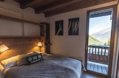 Valfrejus Ski Chalet | Chalet, Ground floor, terrace, balcony, fireplace or stove, tv, ski locker, 158m², Valfréjus