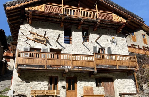 Champagny-en-Vanoise Ski Chalet | Chalet L'orsett, south-facing with mountain views, resort center, quiet area!