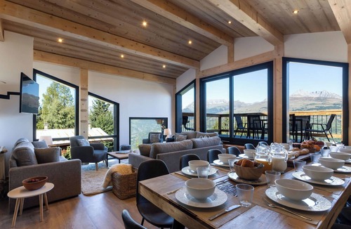Bellentre Ski Chalet | Chalet Mathilde - Beautiful chalet 30m to piste, sauna, hot tub, ski room, views