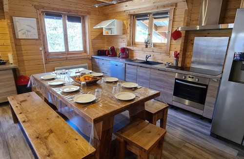 Venosc Ski Chalet | CHALET MELGUEIL "JACUZZI OFFERT" LES 2 ALPES VENOSC VILLAGE 3*/10 pers ski wifi