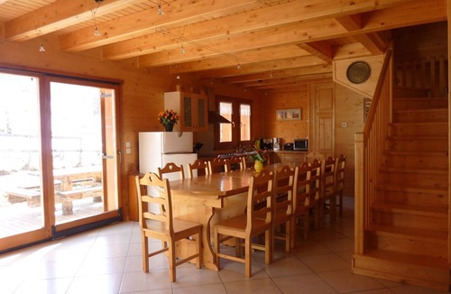 Les Orres Ski Chalet | Chalet 'Pastorale Au Pied Des Pistes' with Mountain View, Shared Pool and Wi-Fi