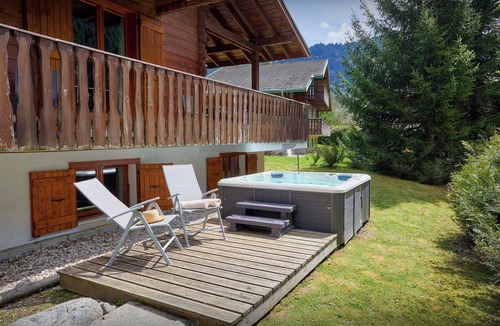 La Chapelle-d'Abondance Ski Chalet | Chalet Rochamour - mountain holiday for 14 with spa - OVO Network