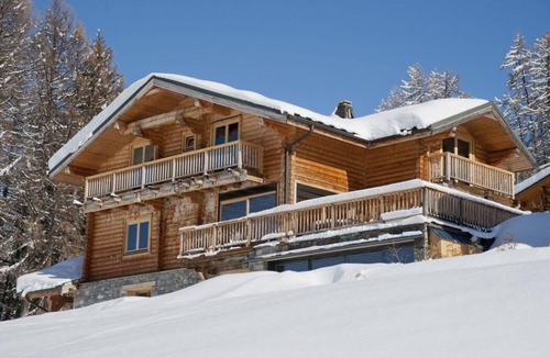 Plangagnant Ski Chalet | Chalet, sauna, terrace, fireplace or stove, parking, tv, ski locker, 270m², La Plagne