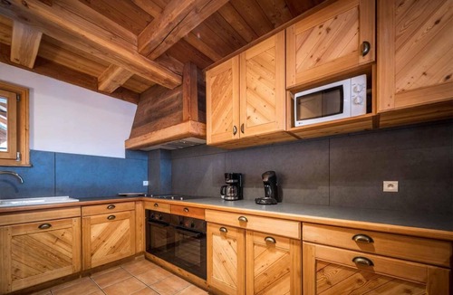 Cognet Ski Chalet | Chalet, view ski slopes, sauna, balcony, fireplace or stove, parking, tv, 150m², Alpe d'Huez
