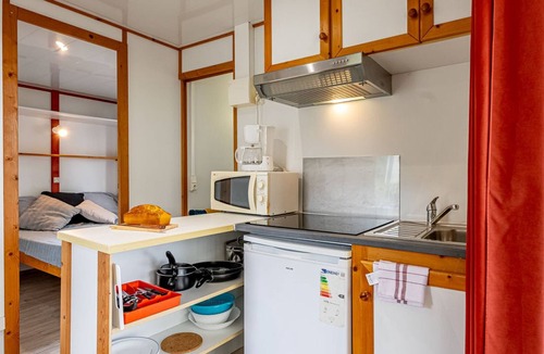 Badefols-sur-Dordogne Ski Chalet | Chalet with Terrace and 2 Bedrooms in Badefols-sur-Dordogne