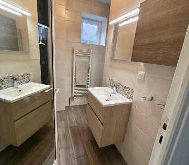 Le Mans Bed & Breakfast | Chambre avec entrée indépendante, SDB privative, piscine et grand garage et proche hyper-centre